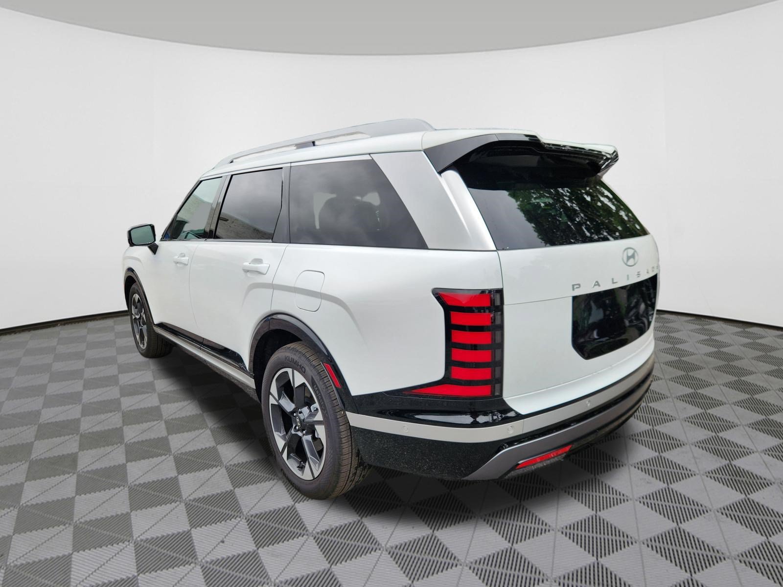 Certified 2026 Hyundai Palisade Limited AWD/4WD image 3