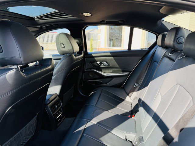 Used 2019 BMW 330i Sedan w/ M Sport Package image 8