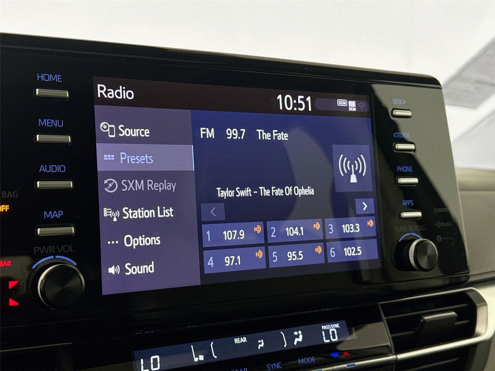 Certified 2024 Toyota Sienna XLE FWD image 21