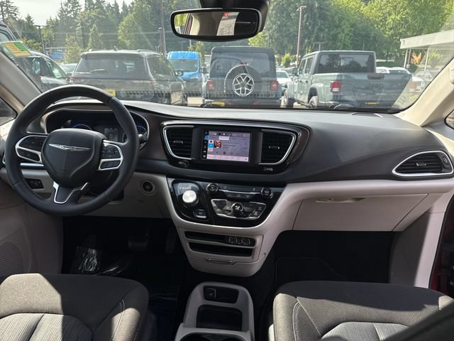 Used 2023 Chrysler Voyager LX FWD image 11