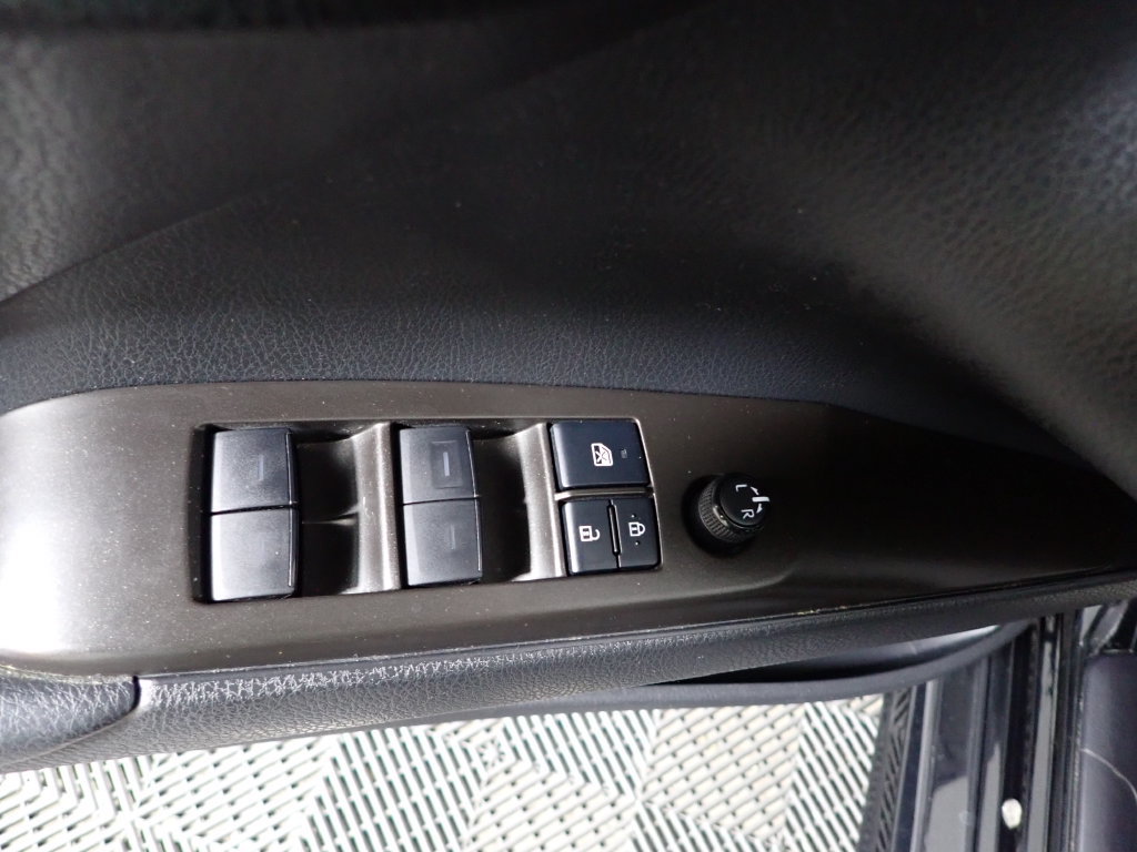 Used 2022 Toyota Camry SE w/ Convenience Package FWD image 18