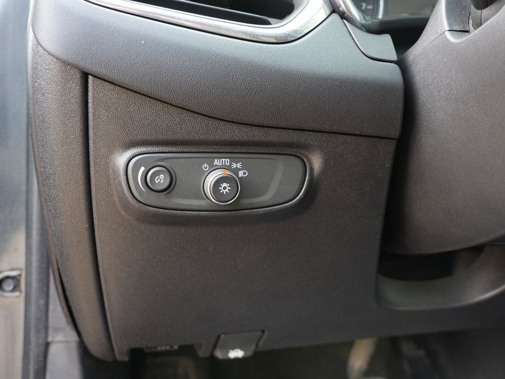 Used 2018 Chevrolet Equinox LT w/ Sun & Infotainment Package image 17