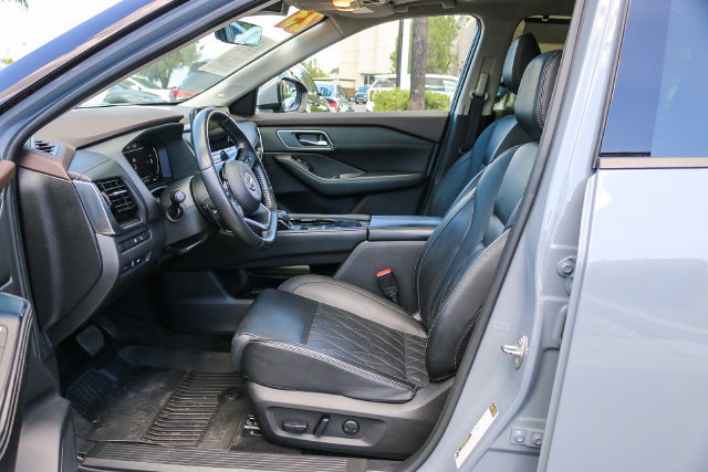 Used 2023 Nissan Rogue Platinum w/ Platinum Premium Package FWD image 25