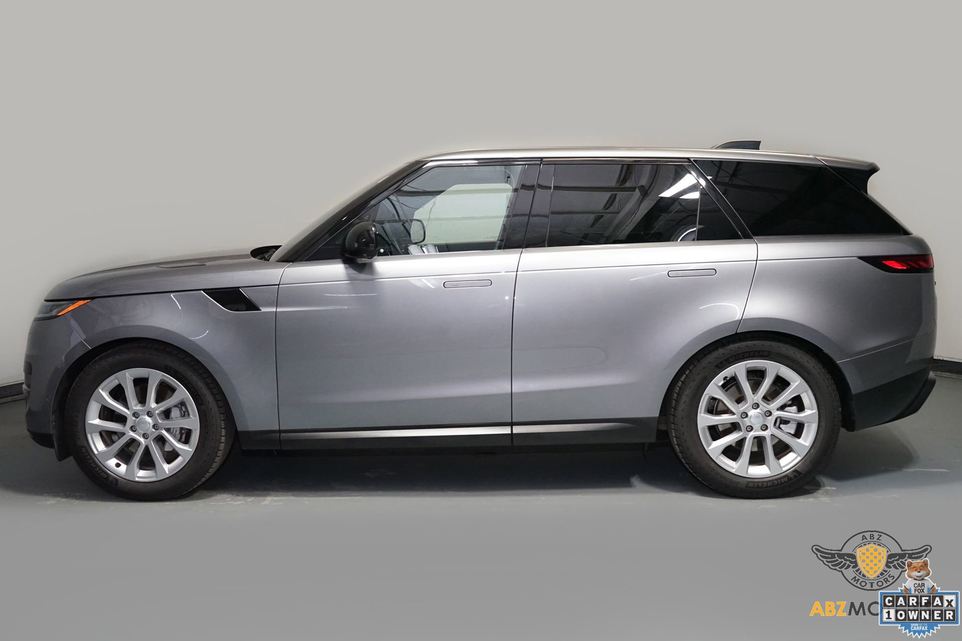 Used 2025 Land Rover Range Rover Sport SE image 5