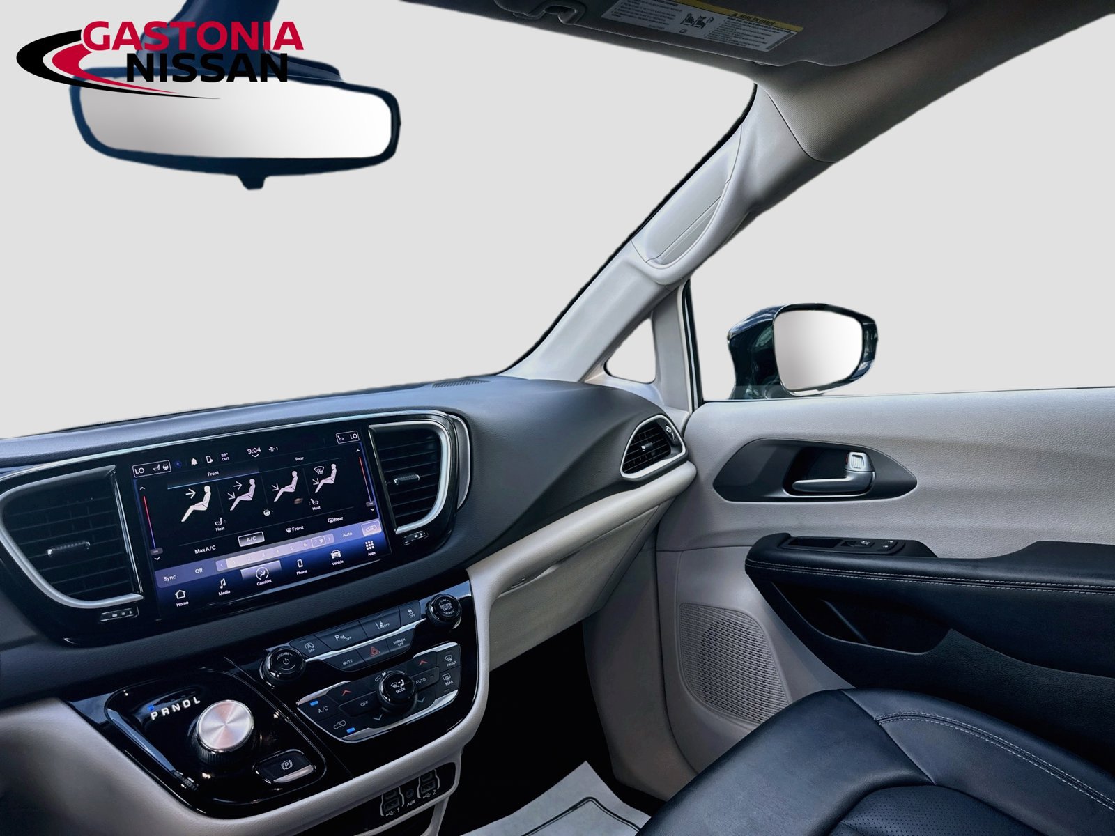 Used 2024 Chrysler Pacifica Touring-L FWD image 31