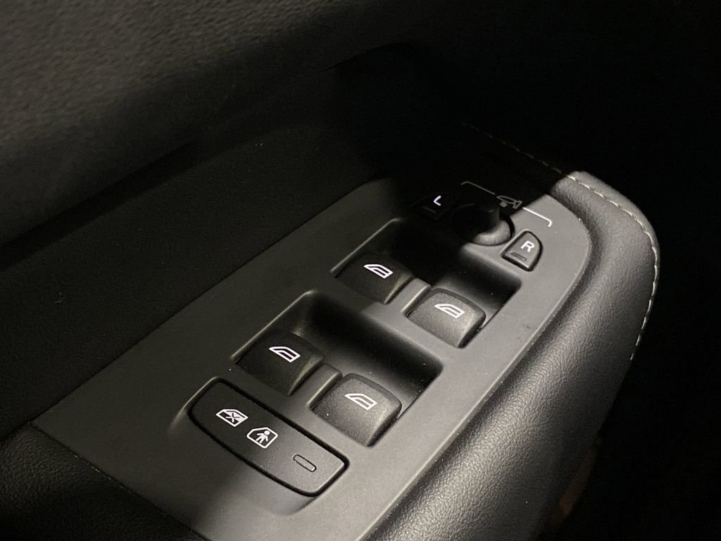 Used 2019 Volvo XC60 T5 Inscription w/ Protection Package Premier image 9