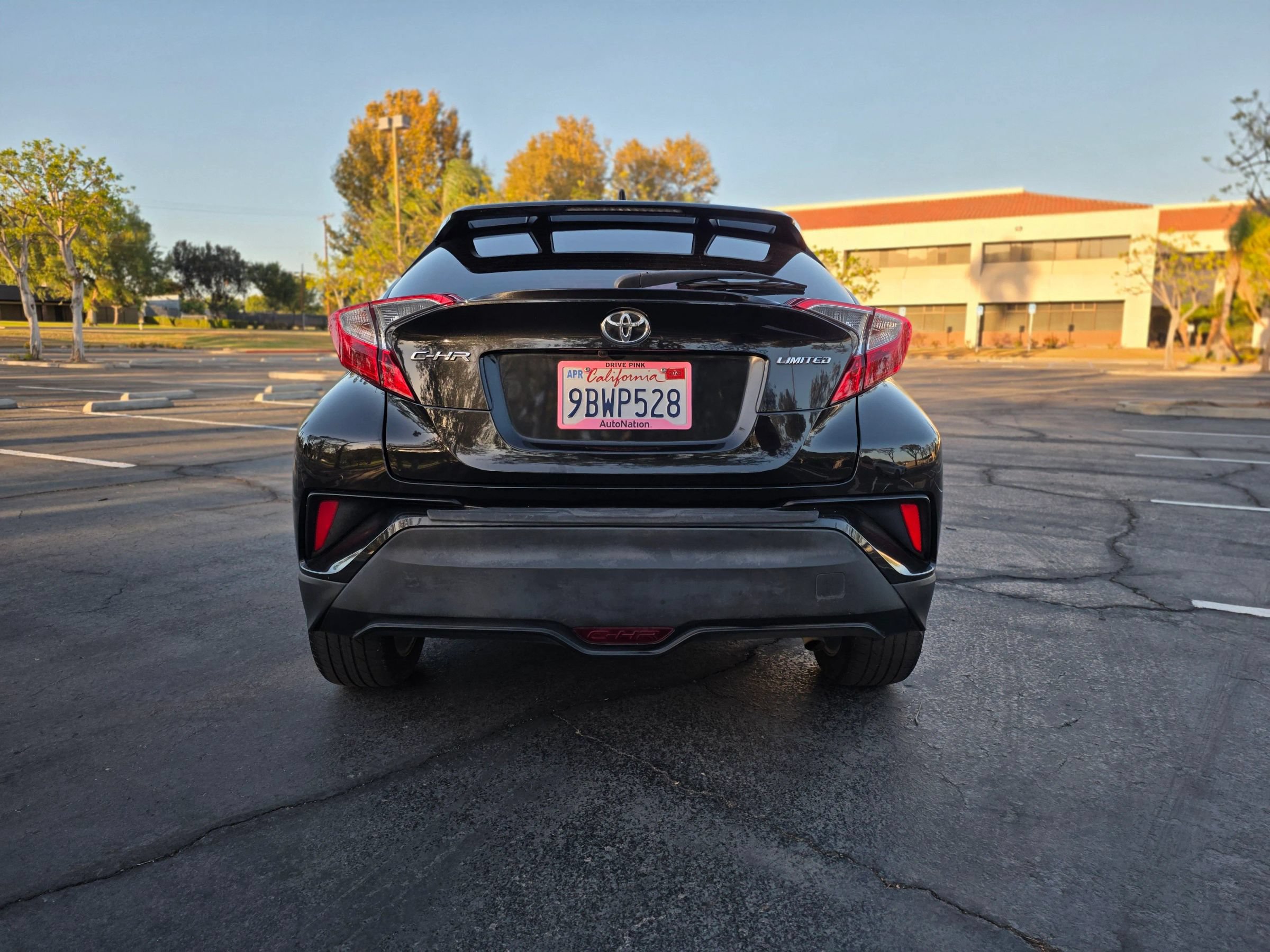 Used 2022 Toyota C-HR Limited FWD image 8