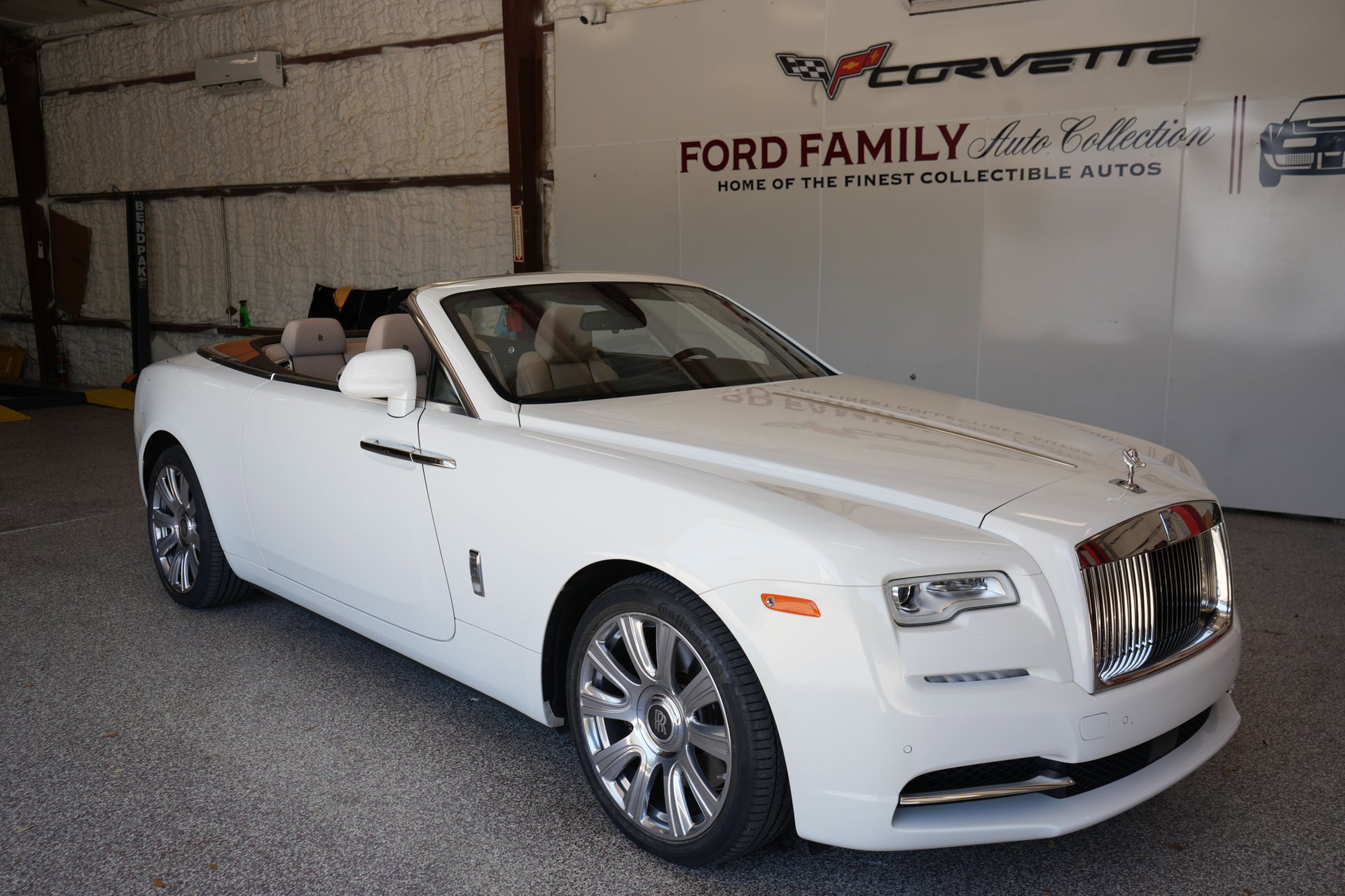 Used 2017 Rolls-Royce Dawn image 26