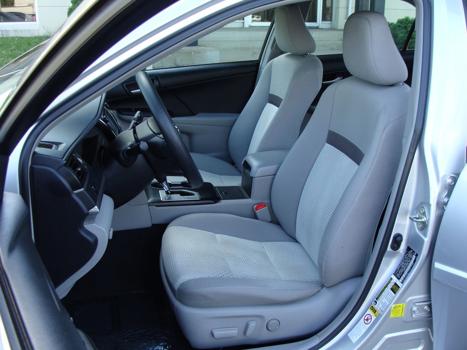Used 2014 Toyota Camry LE FWD image 7