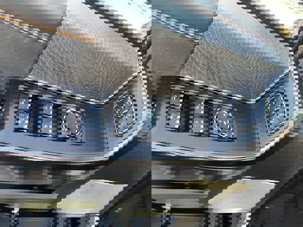 Used 2022 Ford F150 Platinum image 13