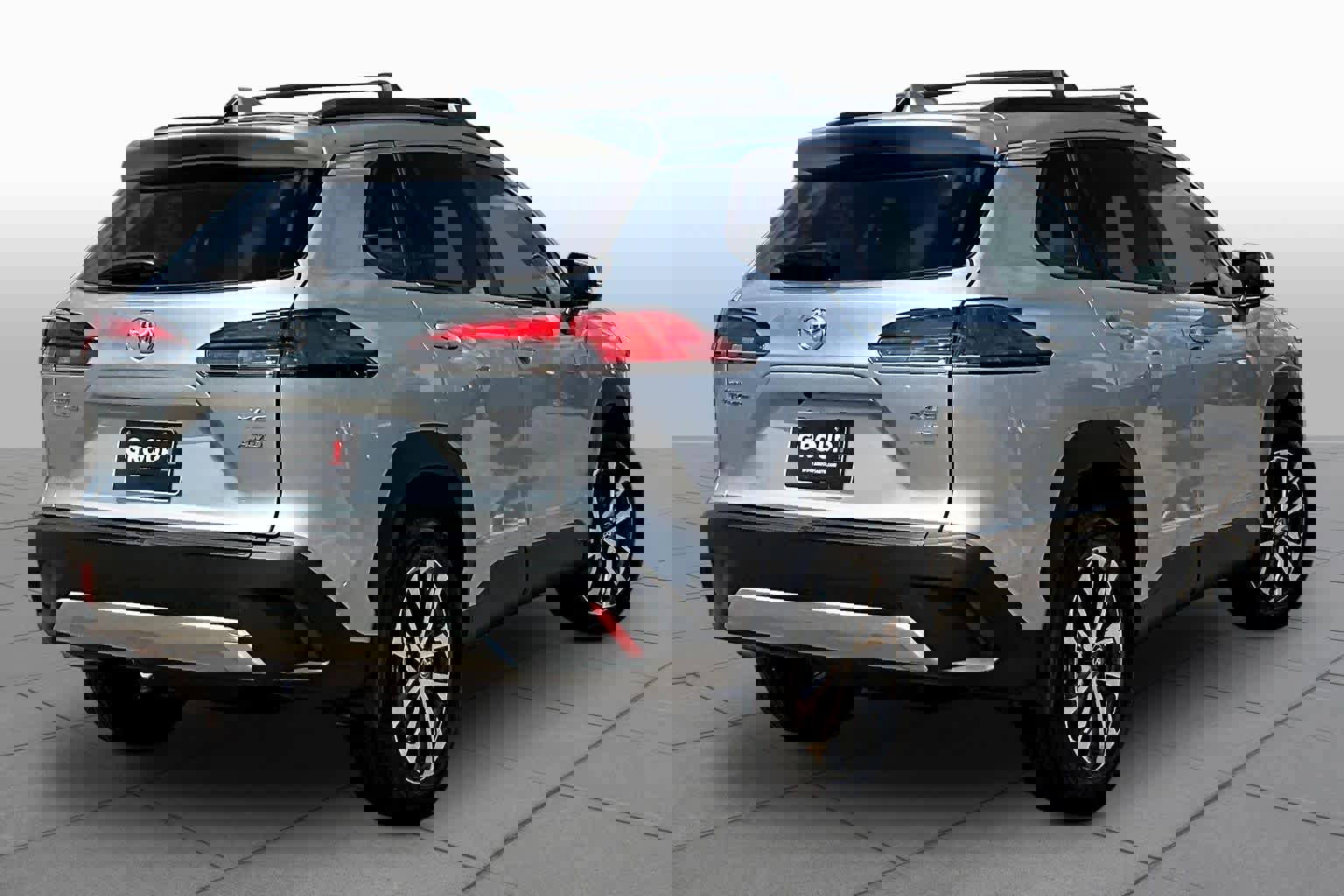 Used 2024 Toyota Corolla Cross XLE w/ Convenience Package image 13