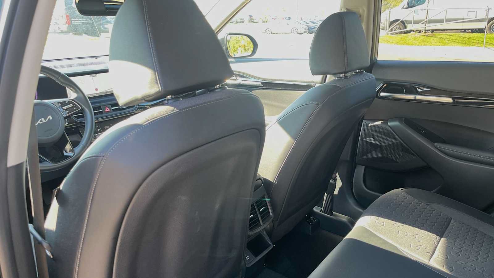 Used 2025 Kia Seltos S AWD/4WD image 30