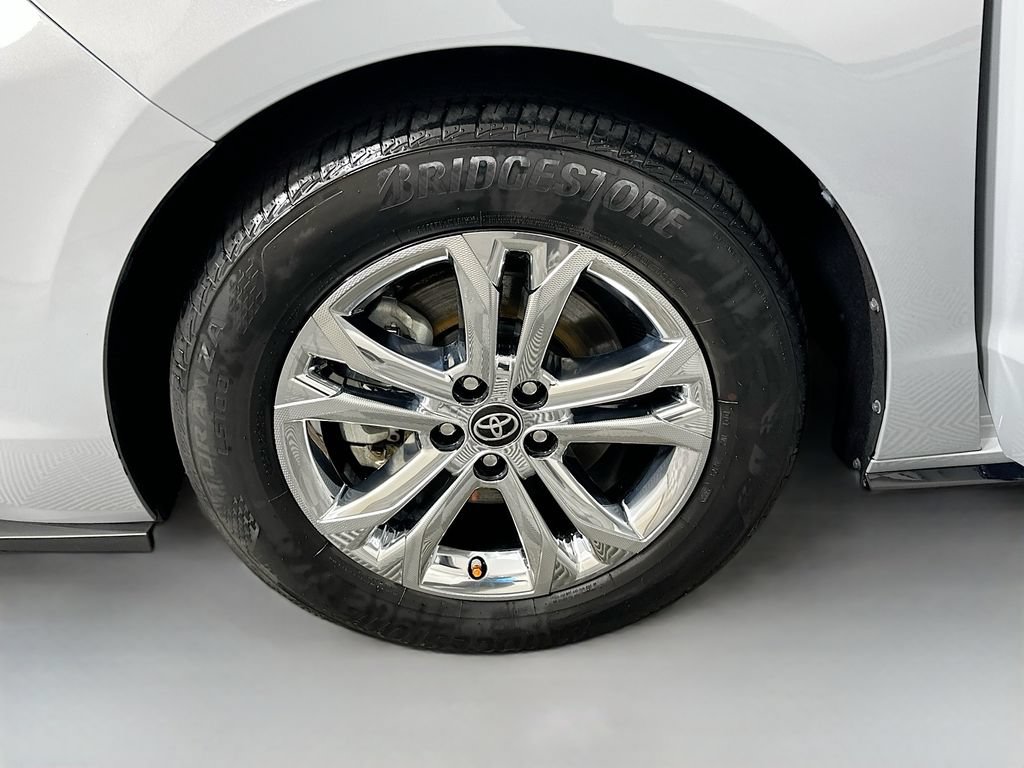 Certified 2023 Toyota Sienna XSE w/ XSE Plus Package AWD/4WD image 31