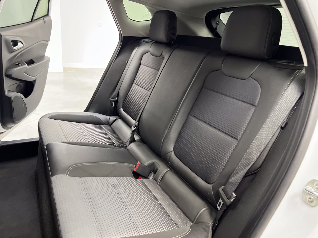 Used 2025 Chevrolet Trax LT FWD image 16