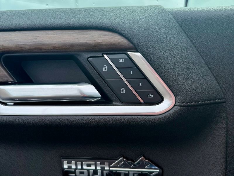 Used 2024 Chevrolet Silverado 1500 High Country w/ Technology Package image 24