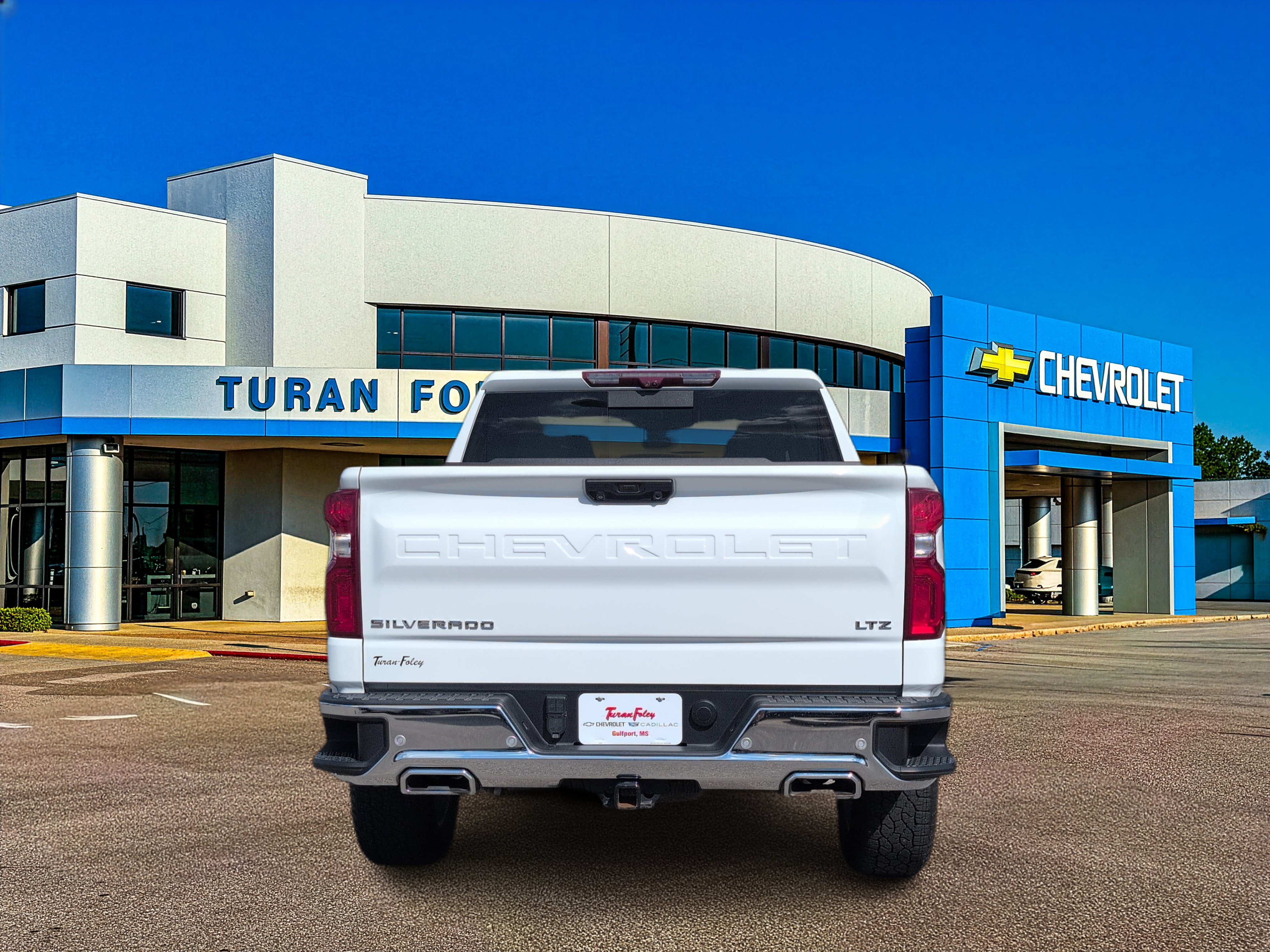 Used 2024 Chevrolet Silverado 1500 LTZ w/ LTZ Premium Package AWD/4WD image 4