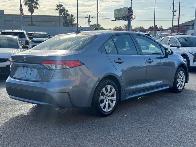 Used 2022 Toyota Corolla LE image 3