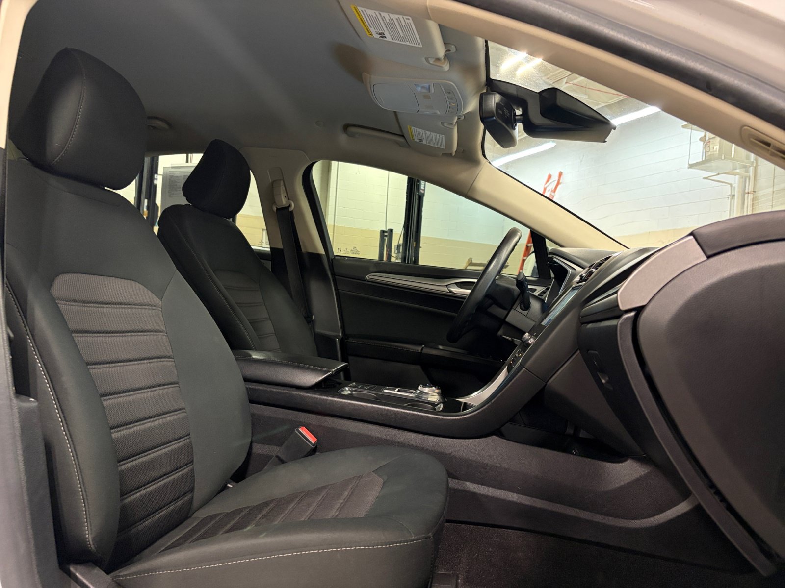 Used 2020 Ford Fusion SE FWD image 34