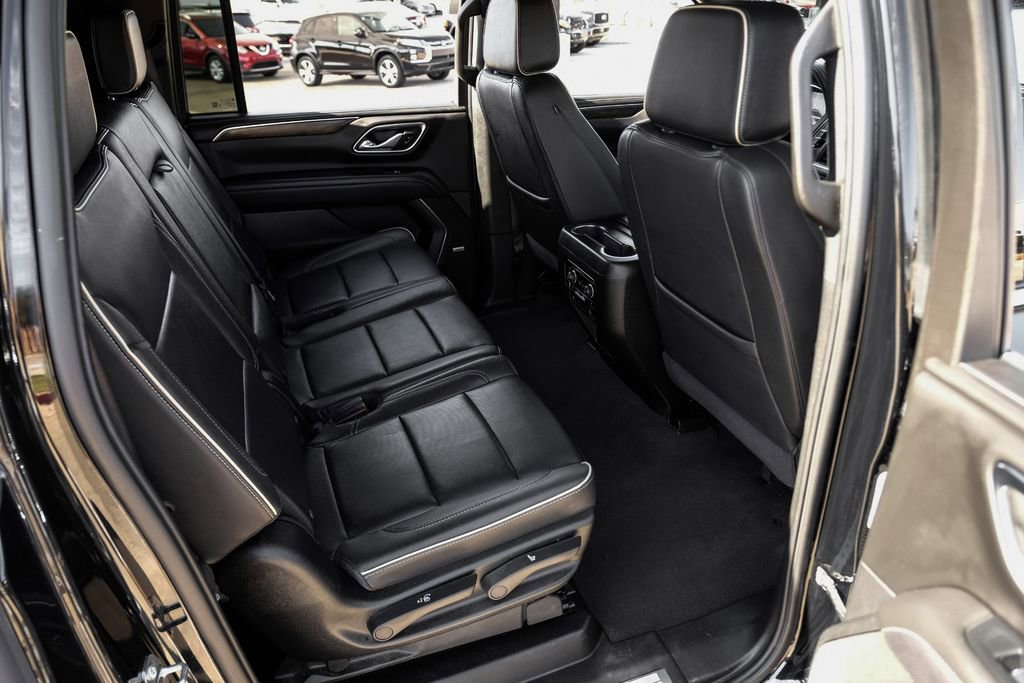 Used 2024 Chevrolet Suburban Premier image 38