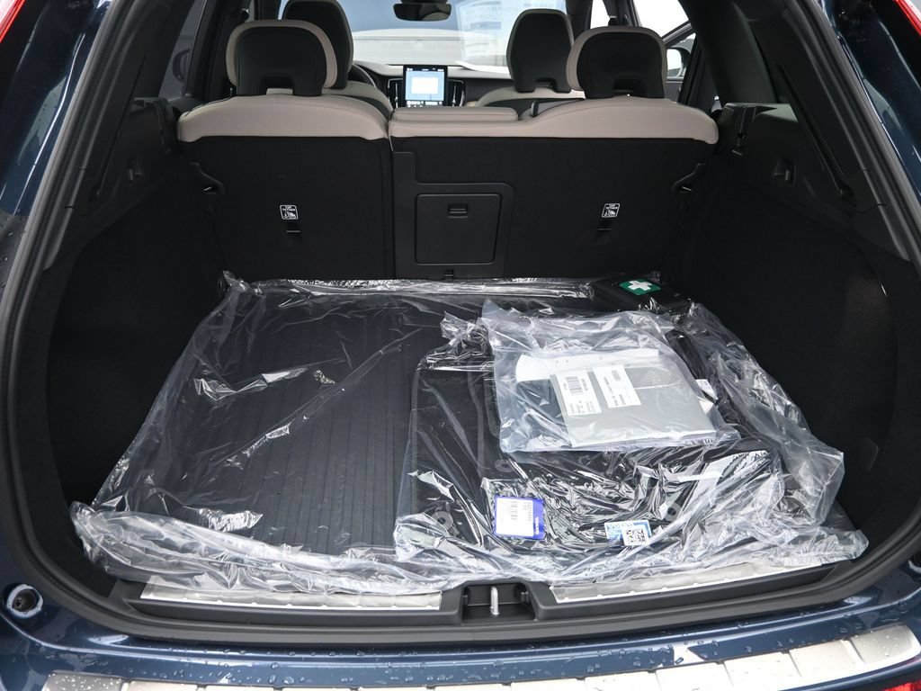 New 2026 Volvo XC60 B5 Plus w/ Protection Package Premier AWD/4WD image 31