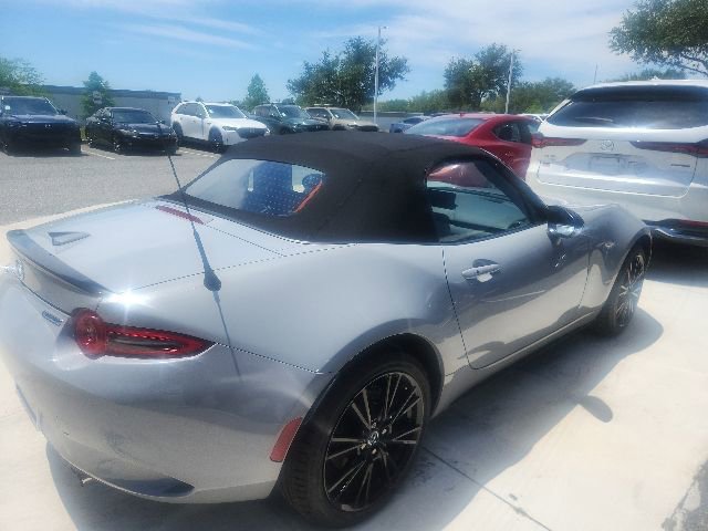 Certified 2025 MAZDA MX-5 Miata Club RWD image 2