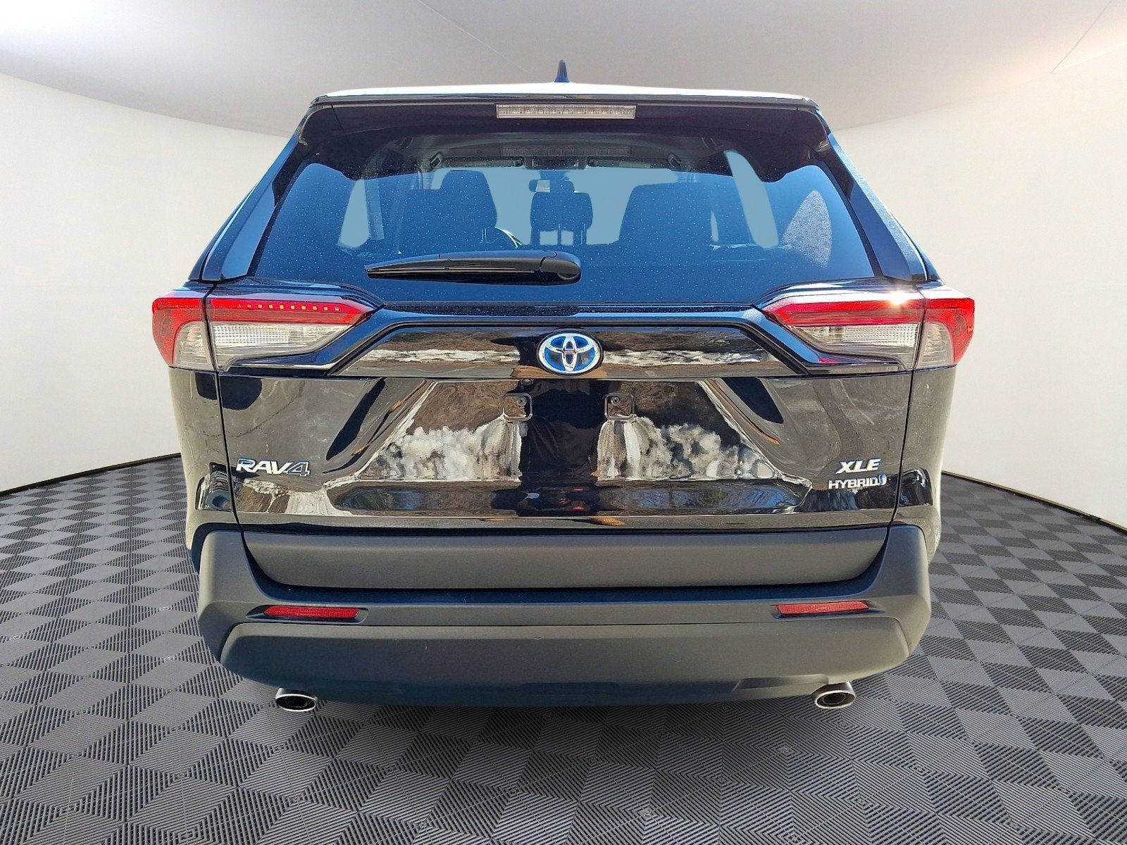 Used 2024 Toyota RAV4 XLE AWD/4WD image 5