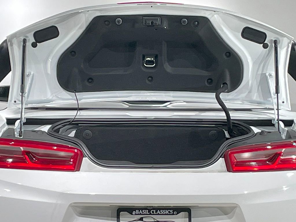 Used 2018 Chevrolet Camaro SS RWD image 40