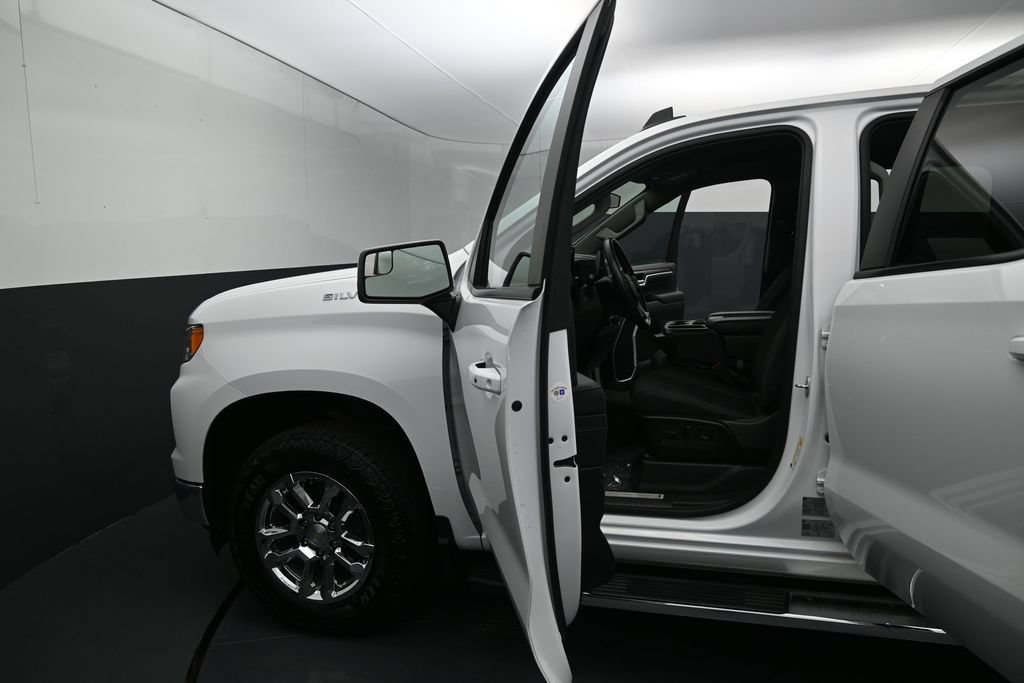 Used 2022 Chevrolet Silverado 1500 LT AWD/4WD image 13