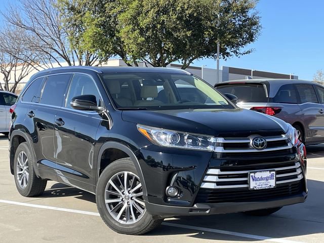 Used 2017 Toyota Highlander XLE image 2
