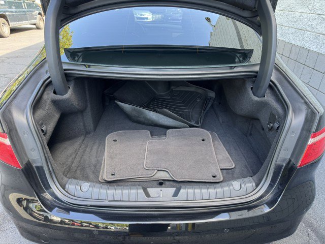 Used 2020 Jaguar XF Premium image 9