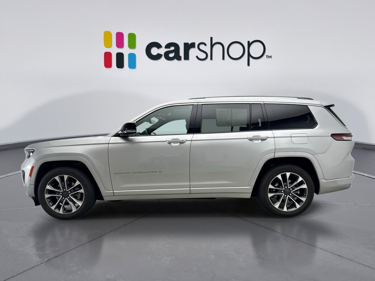 Used 2022 Jeep Grand Cherokee L Overland w/ Luxury Tech Group IV AWD/4WD image 2