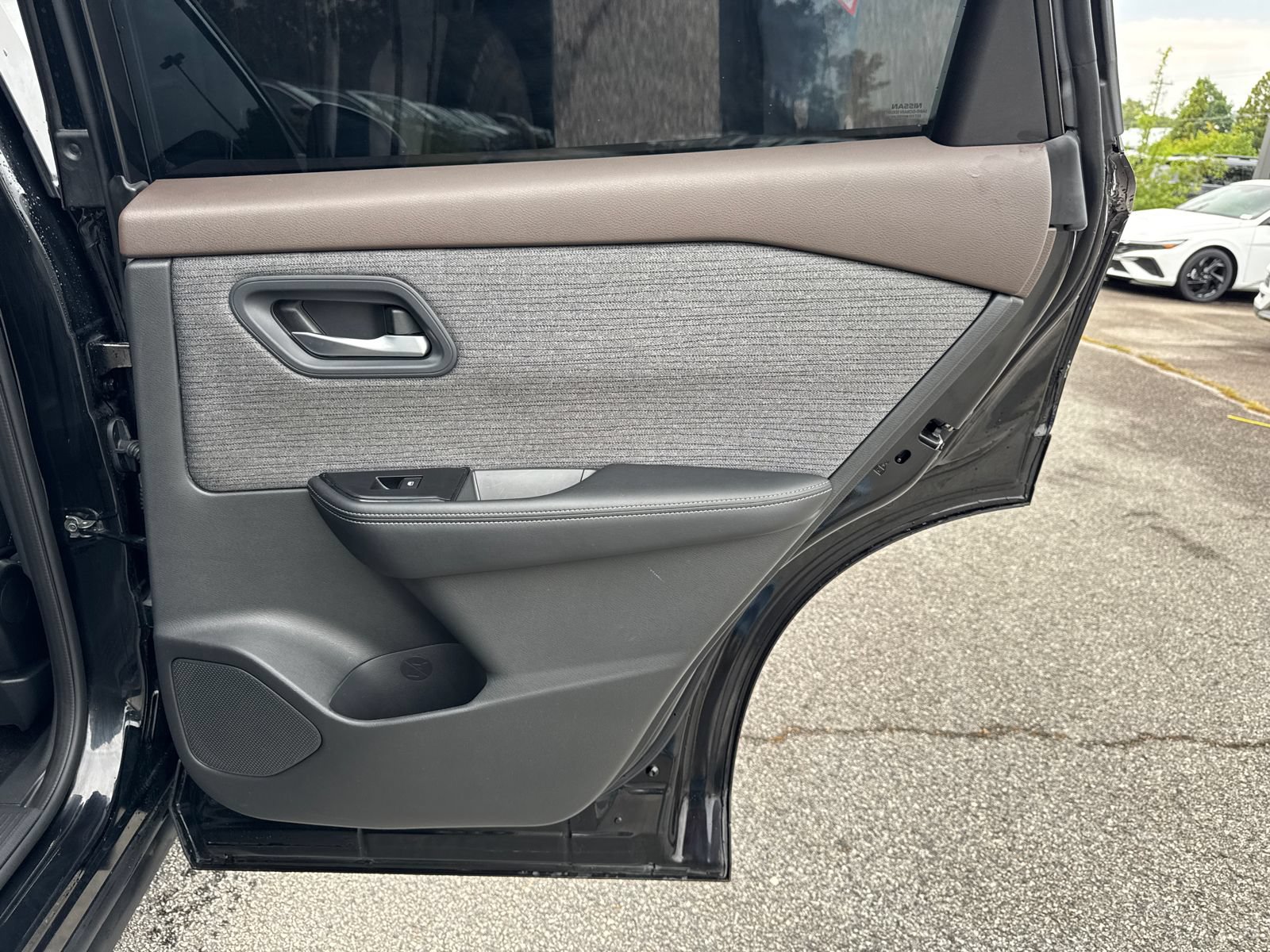 Used 2023 Nissan Rogue SV FWD image 16