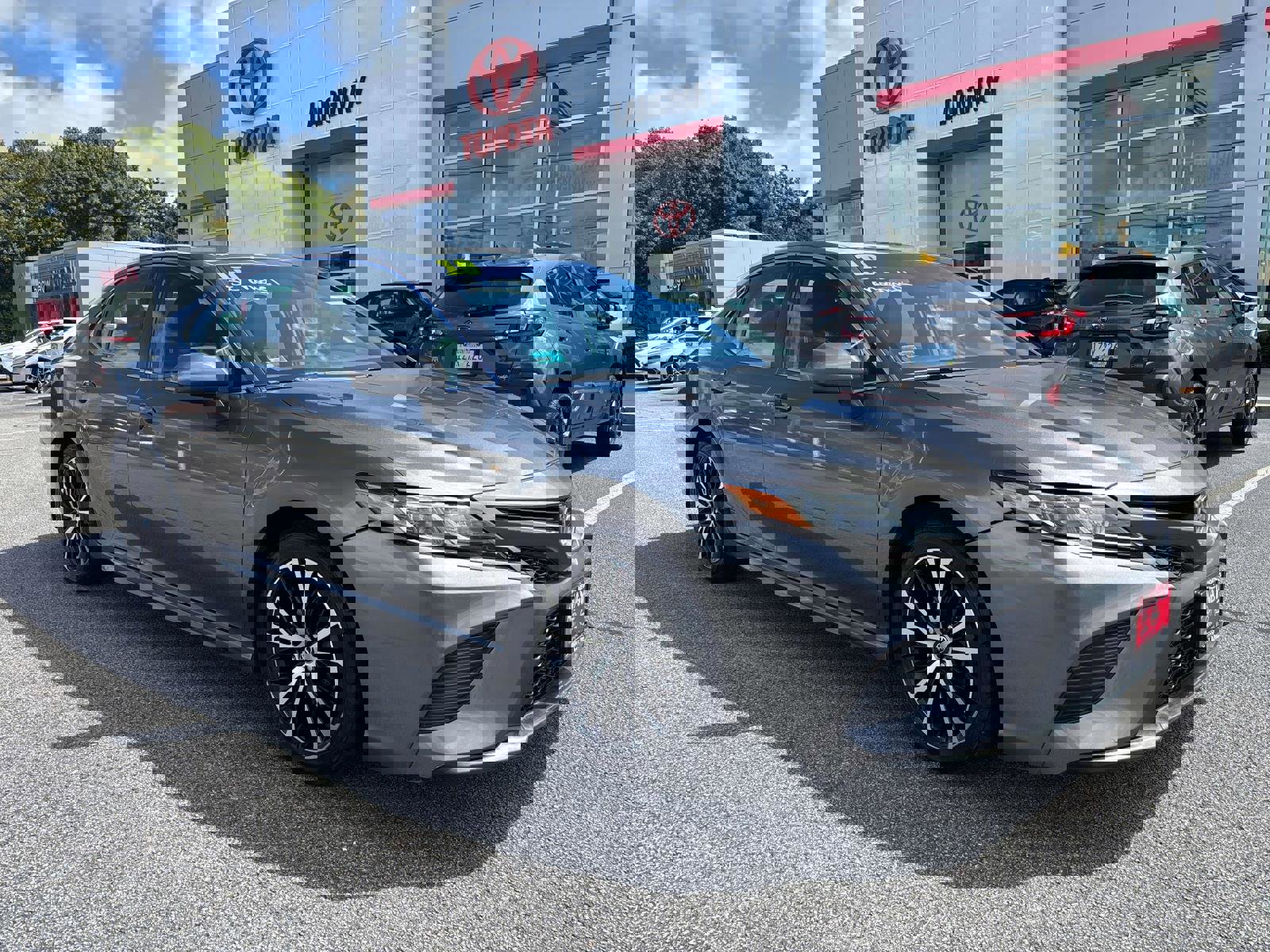 Used 2019 Toyota Camry SE