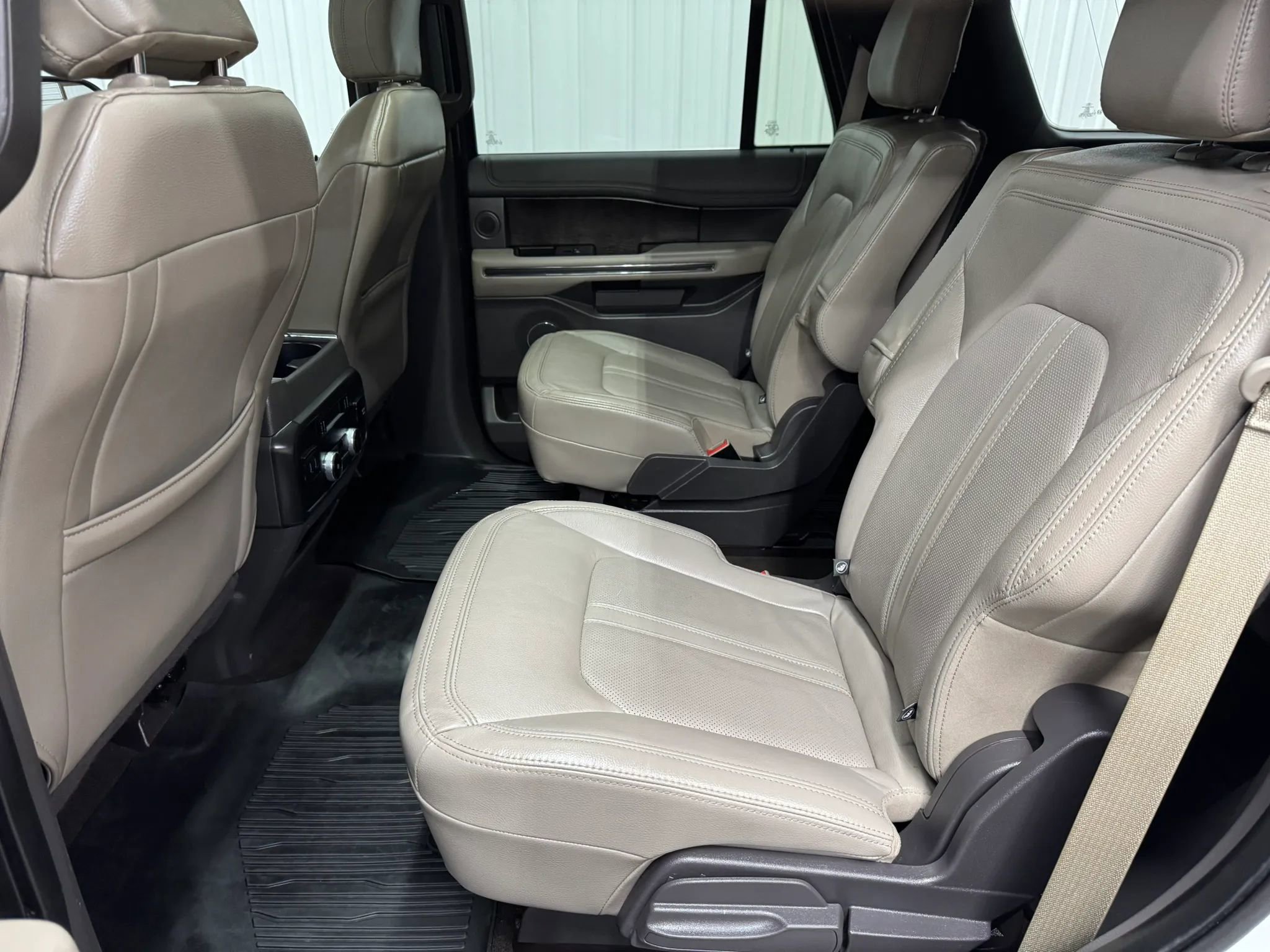 Used 2019 Ford Expedition Limited w/ Equipment Group 302A RWD image 9