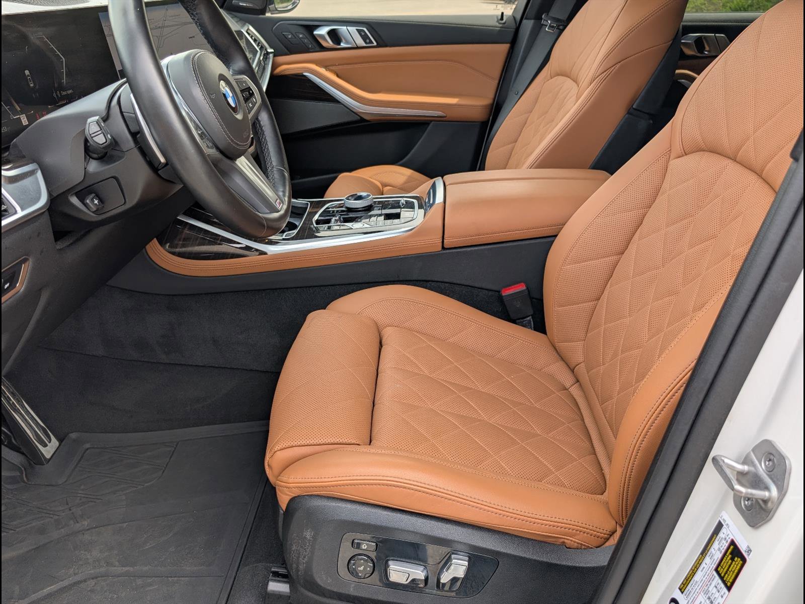 Used 2024 BMW X7 xDrive40i w/ Executive Package image 13