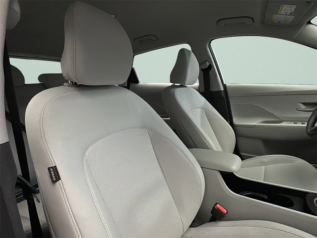Certified 2025 Hyundai Kona SE image 15