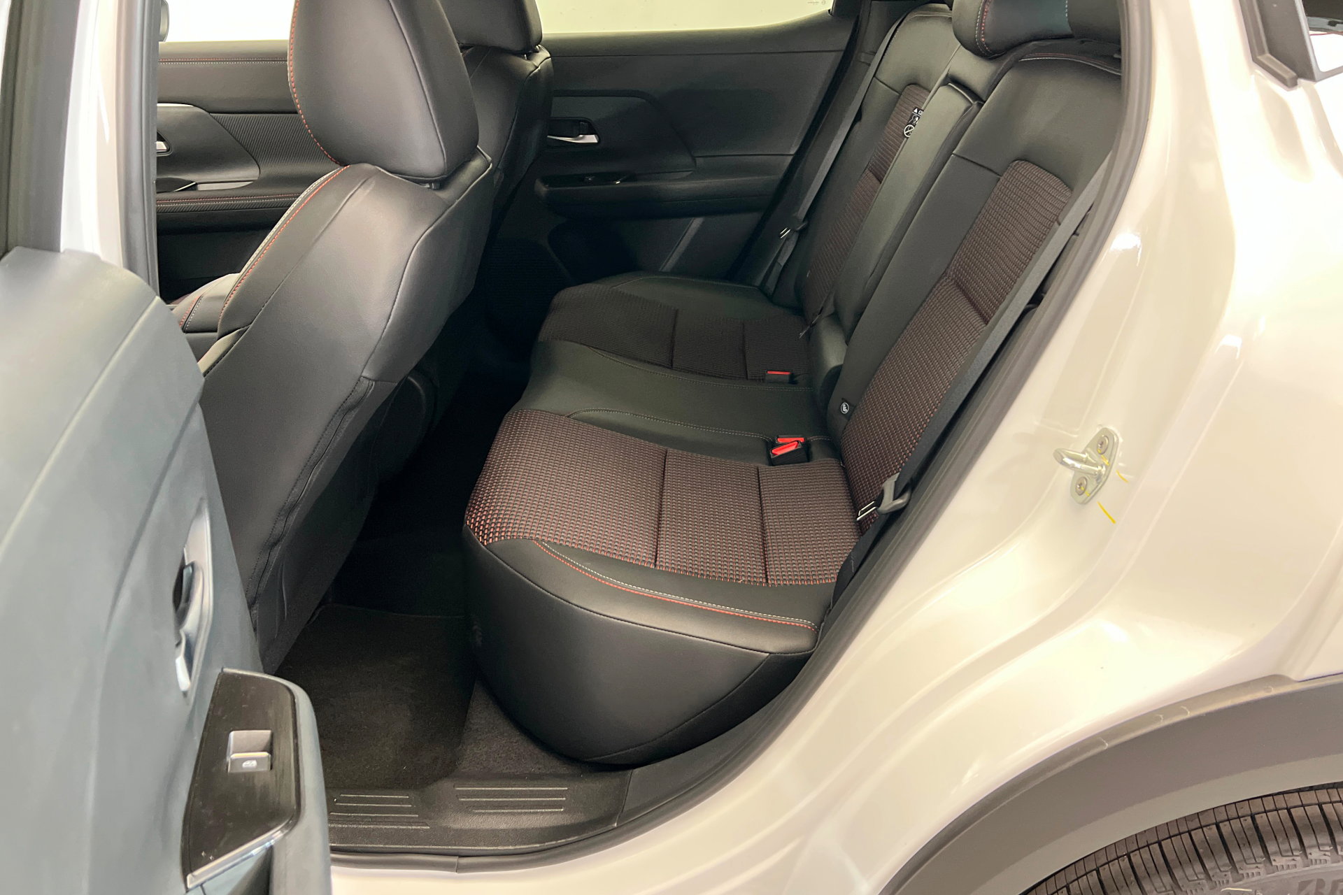 New 2026 Nissan Kicks SR FWD image 21