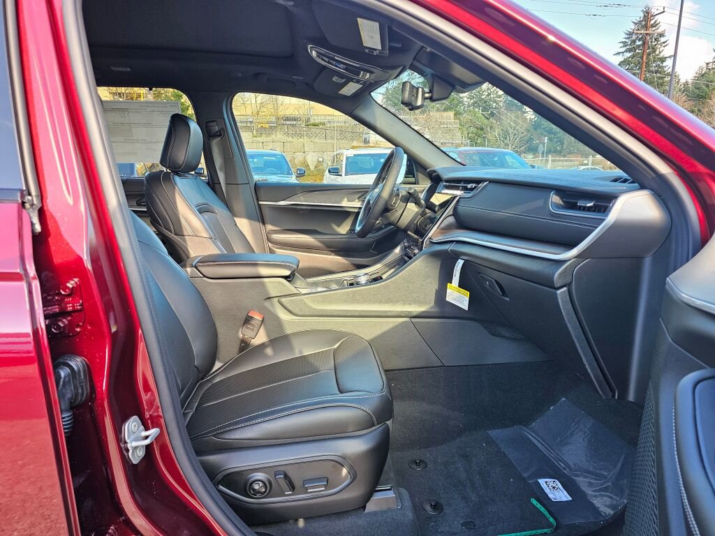 New 2025 Jeep Grand Cherokee Limited image 11