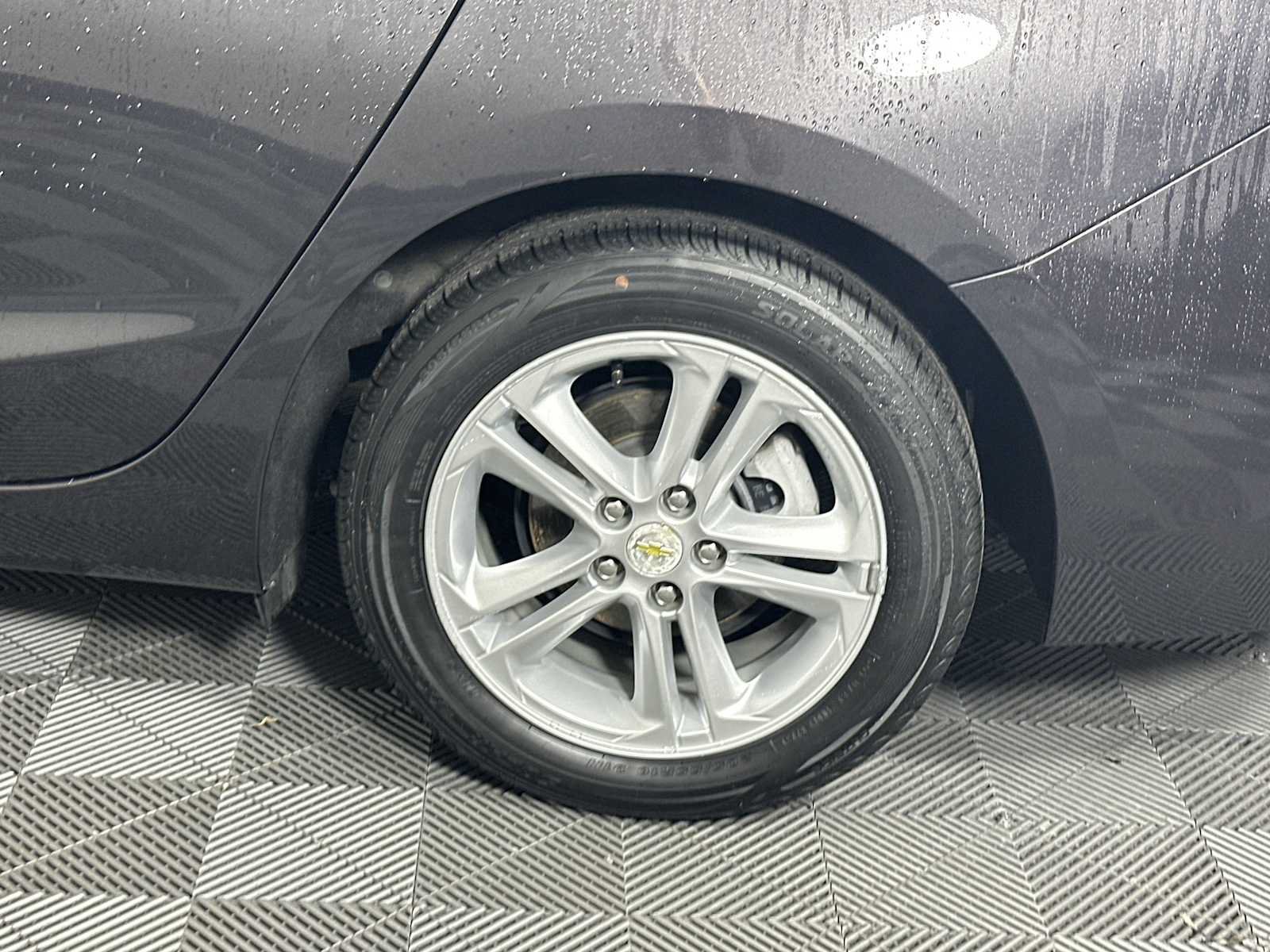 Used 2017 Chevrolet Cruze LT w/ Convenience Package FWD image 21