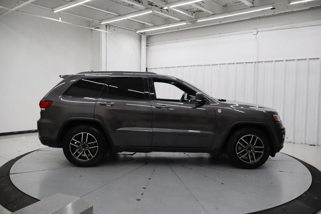 Used 2020 Jeep Grand Cherokee Trailhawk w/ Trailhawk Luxury Group AWD/4WD image 2