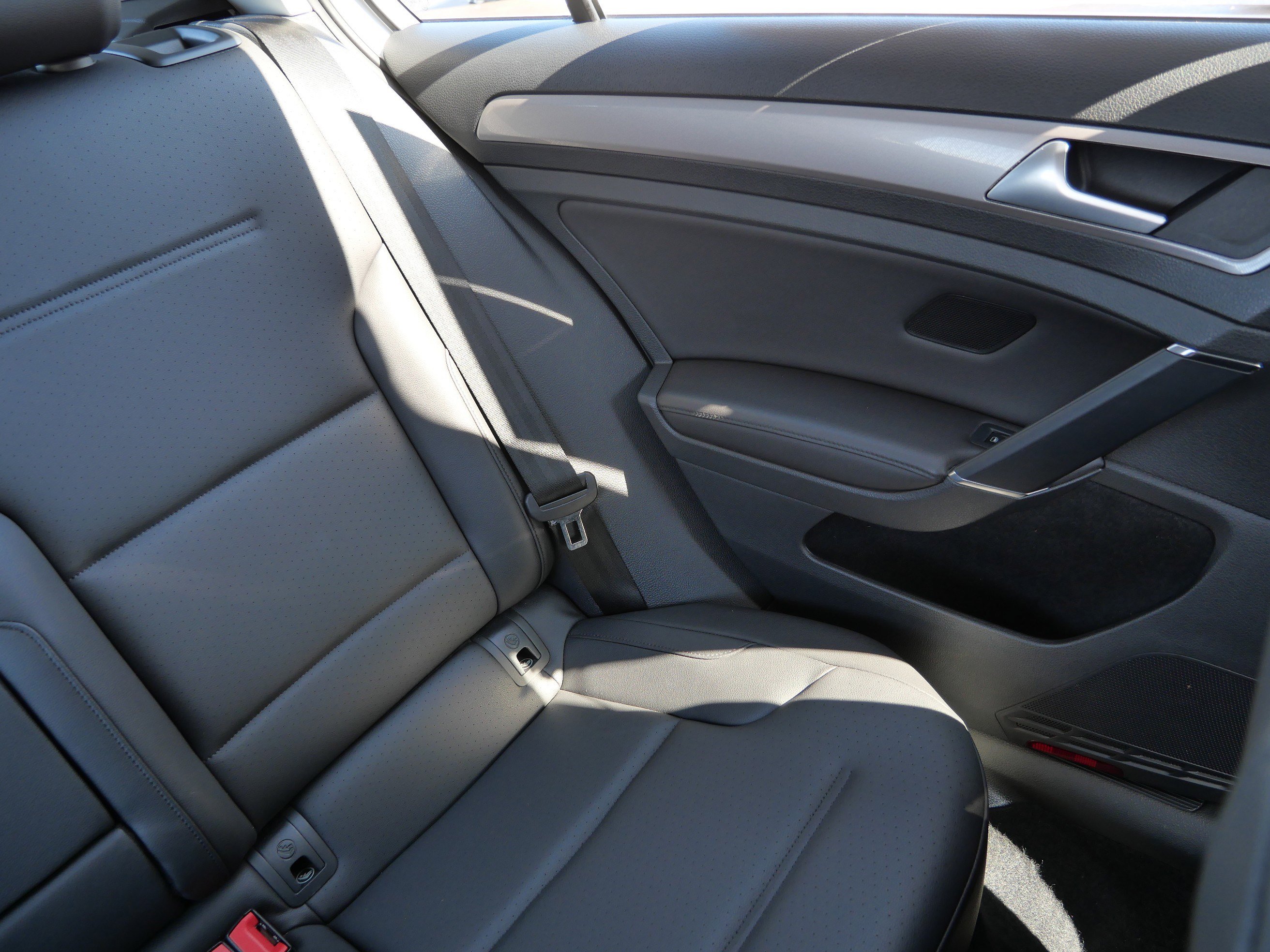 Used 2015 Volkswagen e-Golf SEL Premium image 14