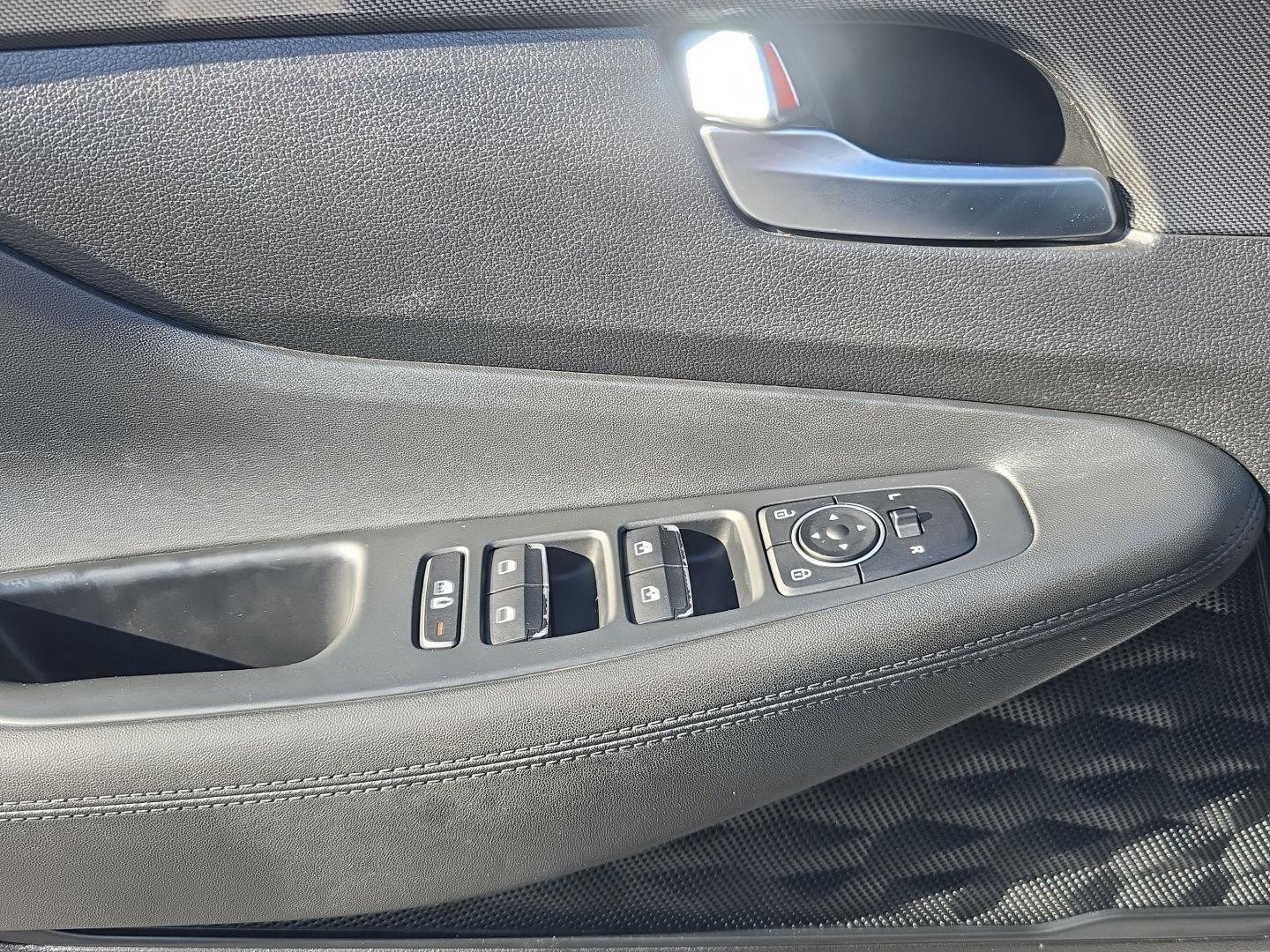 Used 2023 Hyundai Santa Fe SEL w/ Winter Weather Package image 15