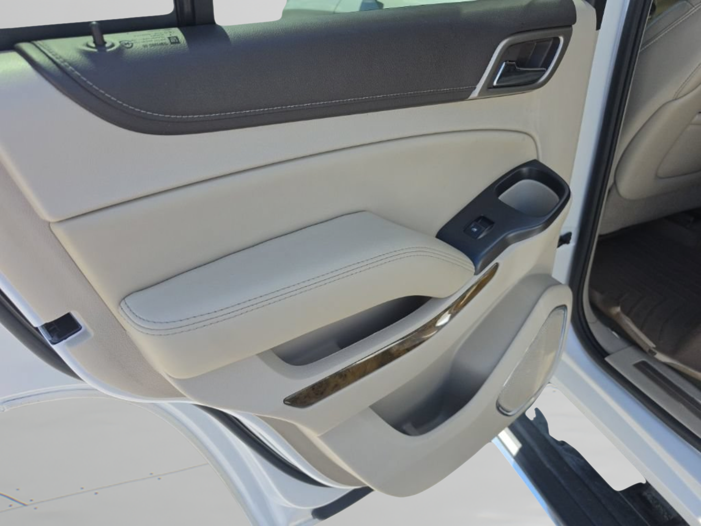 Used 2016 GMC Yukon Denali w/ Open Road Package RWD image 27