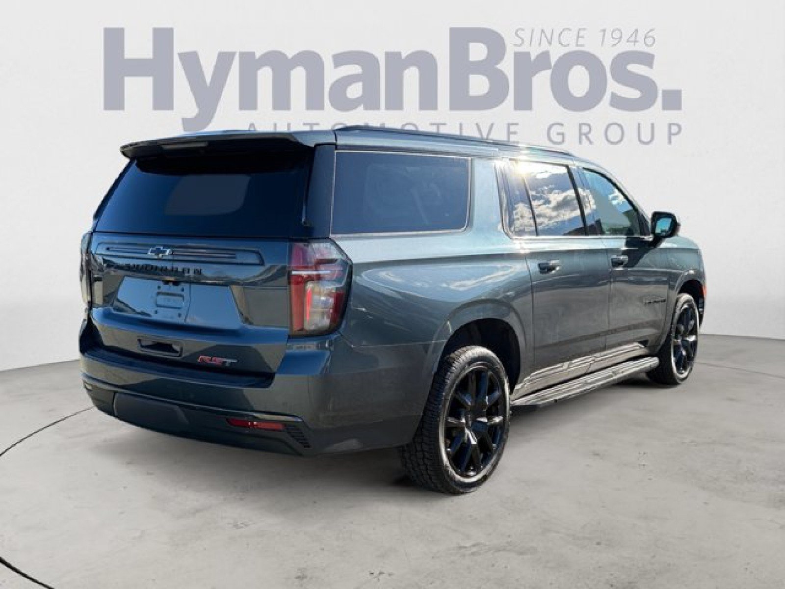Used 2021 Chevrolet Suburban RST AWD/4WD image 3