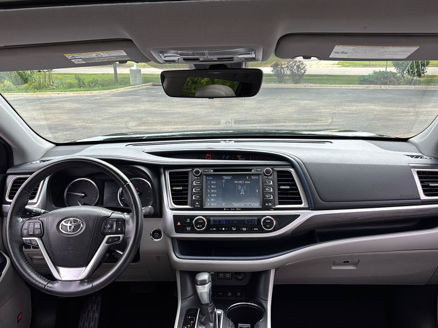 Used 2018 Toyota Highlander Limited AWD/4WD image 18