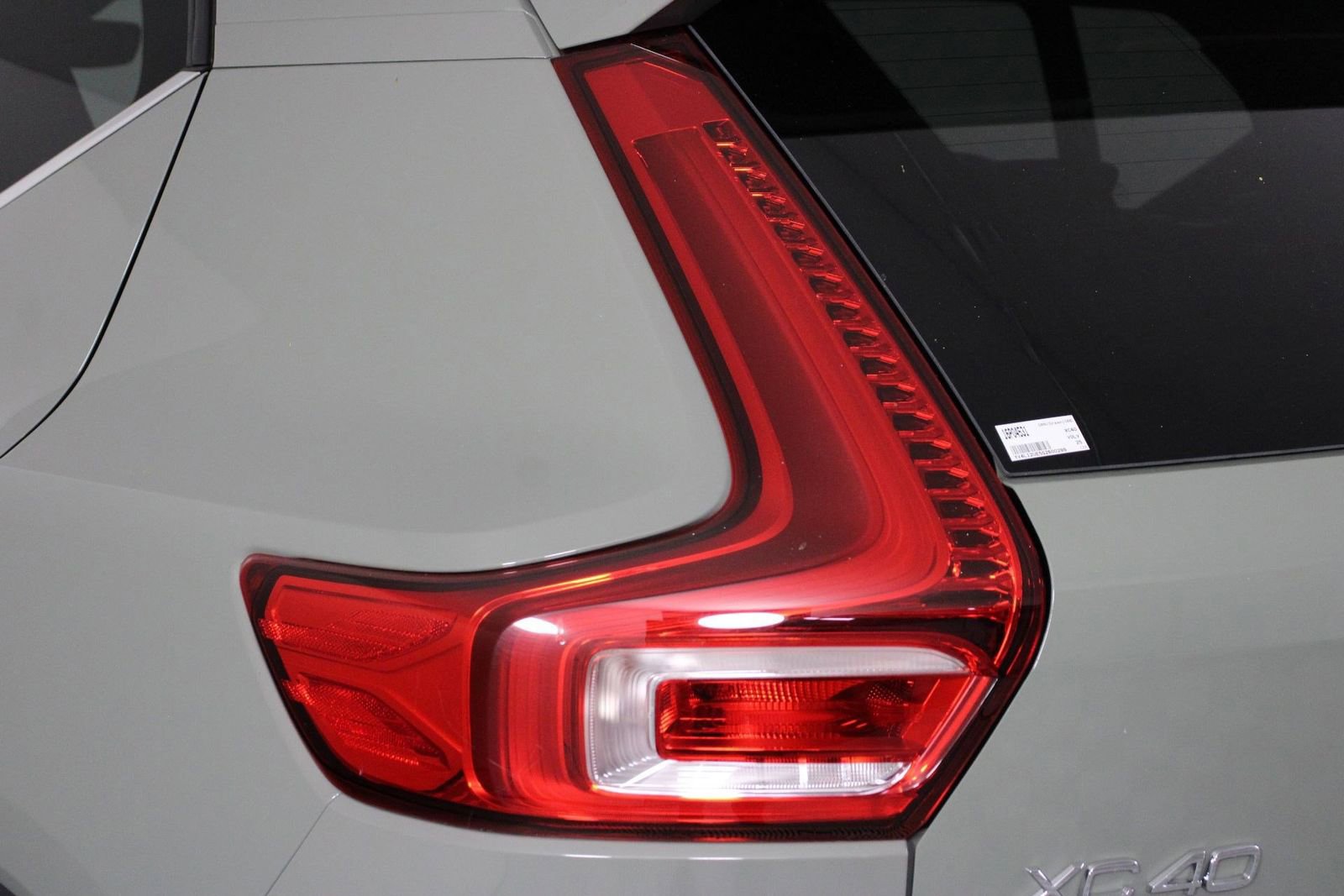 Certified 2025 Volvo XC40 B5 Plus image 18