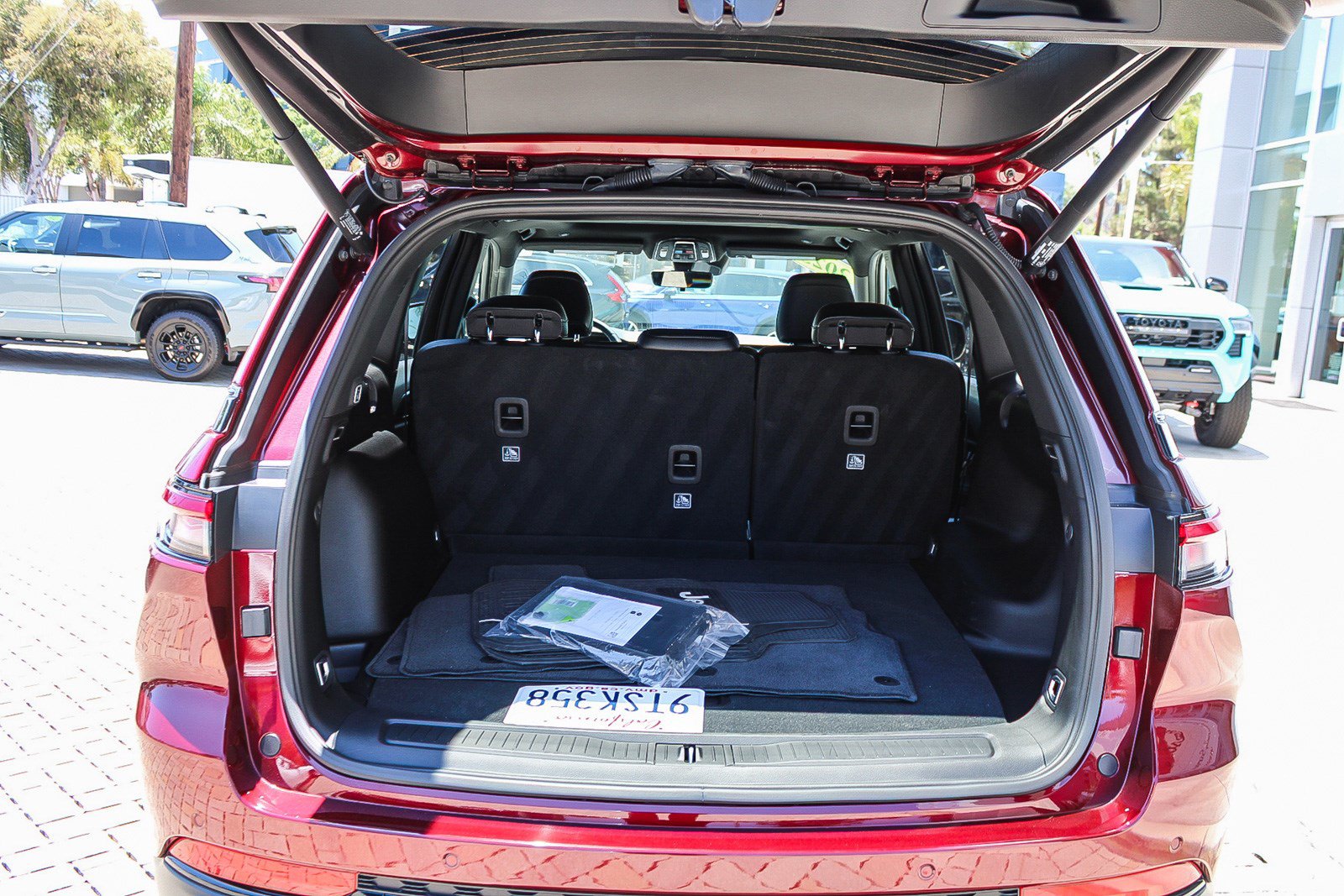 Used 2025 Jeep Grand Cherokee Altitude RWD image 28