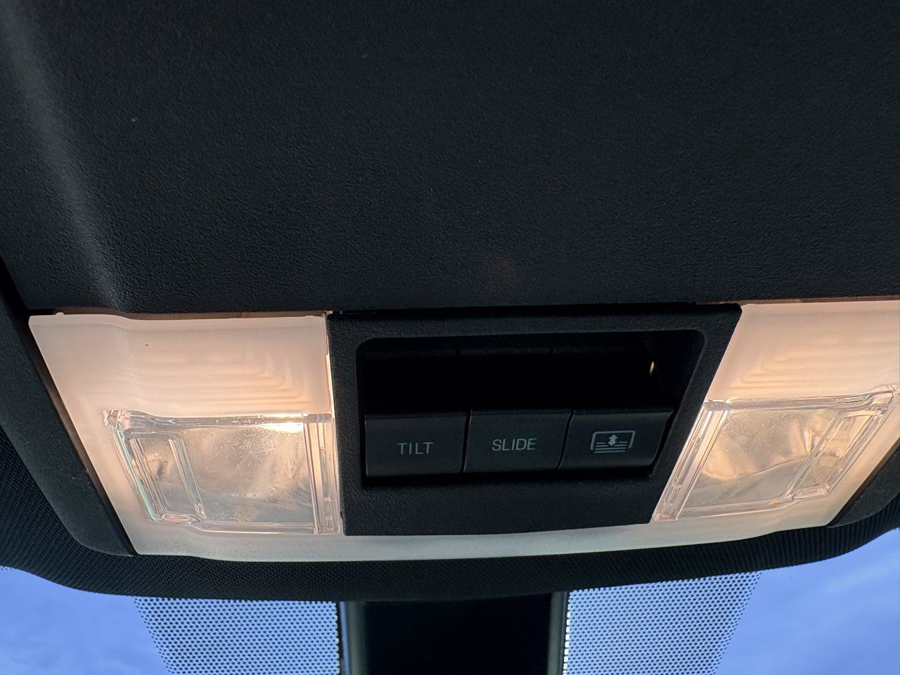 Used 2018 Ford Explorer Platinum AWD/4WD image 22