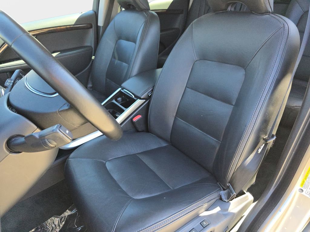 Used 2016 Volvo XC70 T5 Premier w/ Proximity Package image 18