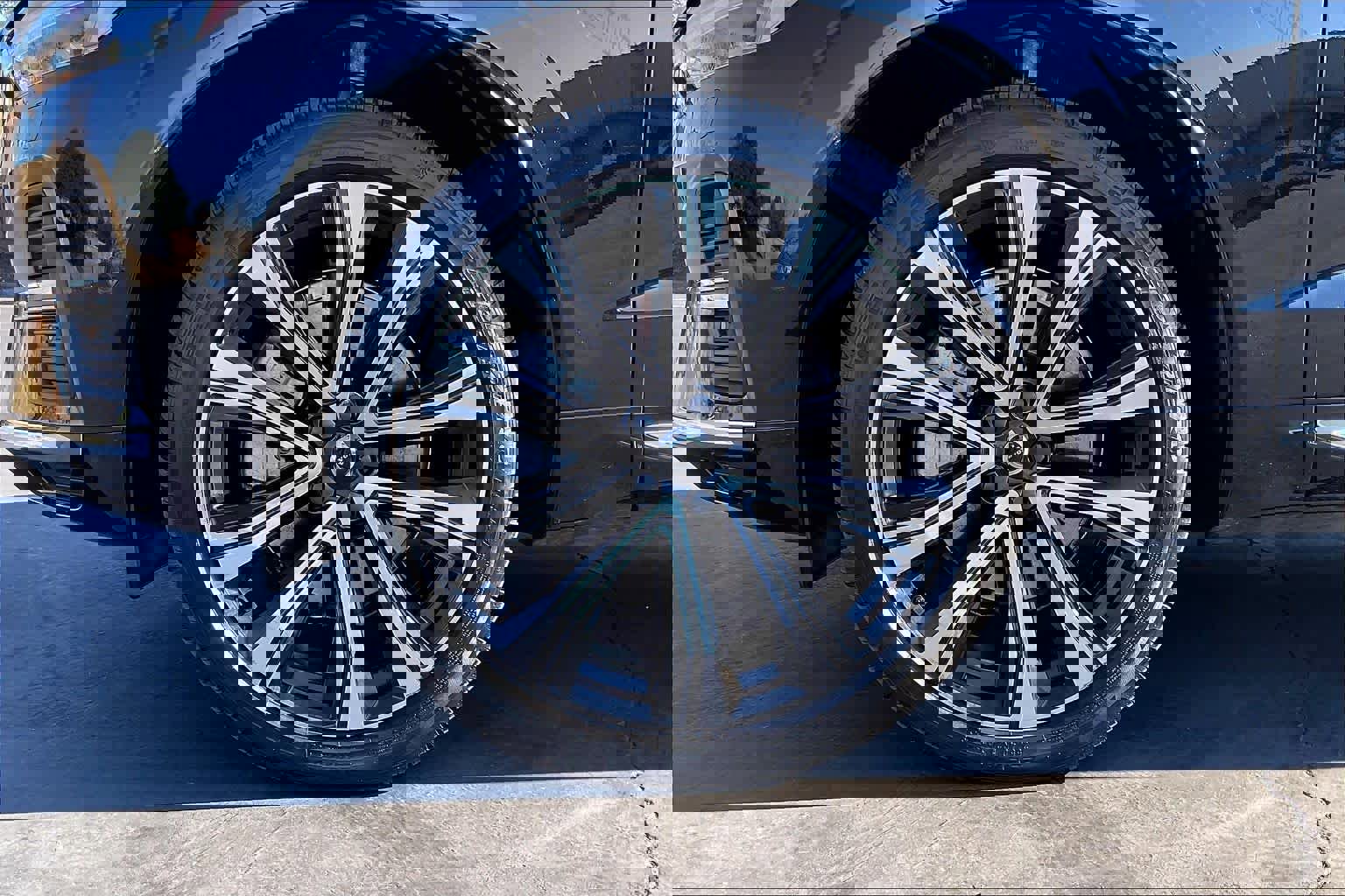 Used 2023 Volvo XC60 T8 Ultimate w/ Climate Package image 12